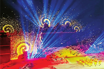 Shanxi's molten iron fireworks show sets Guinness World Record