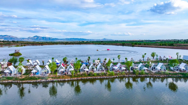 Datong city provides cool oasis in summer for tourists 