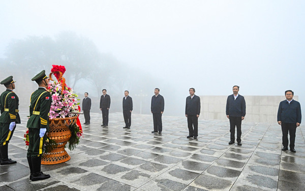 习近平视察百团大战纪念馆2_副本.jpg