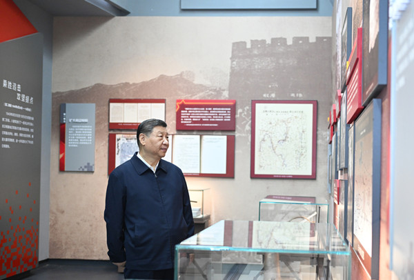 习近平视察百团大战纪念馆4_副本.jpg